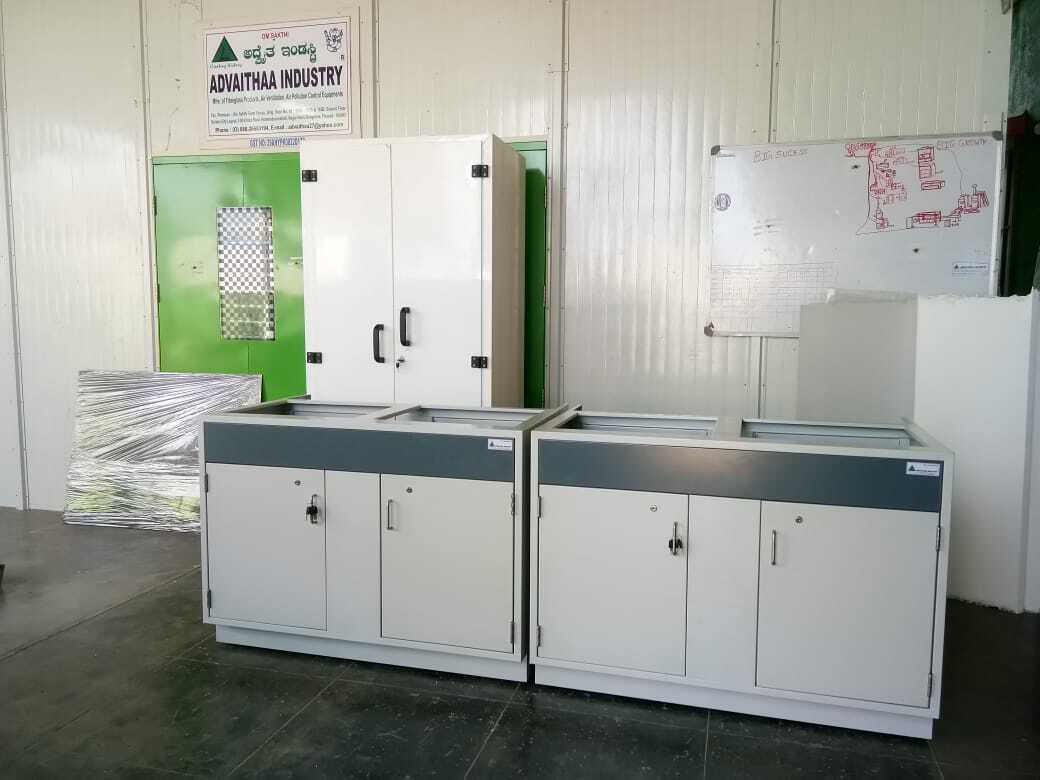 Laboratory Tables - Durable Steel Frame, Adjustable Height Design, Easy To Clean Surface