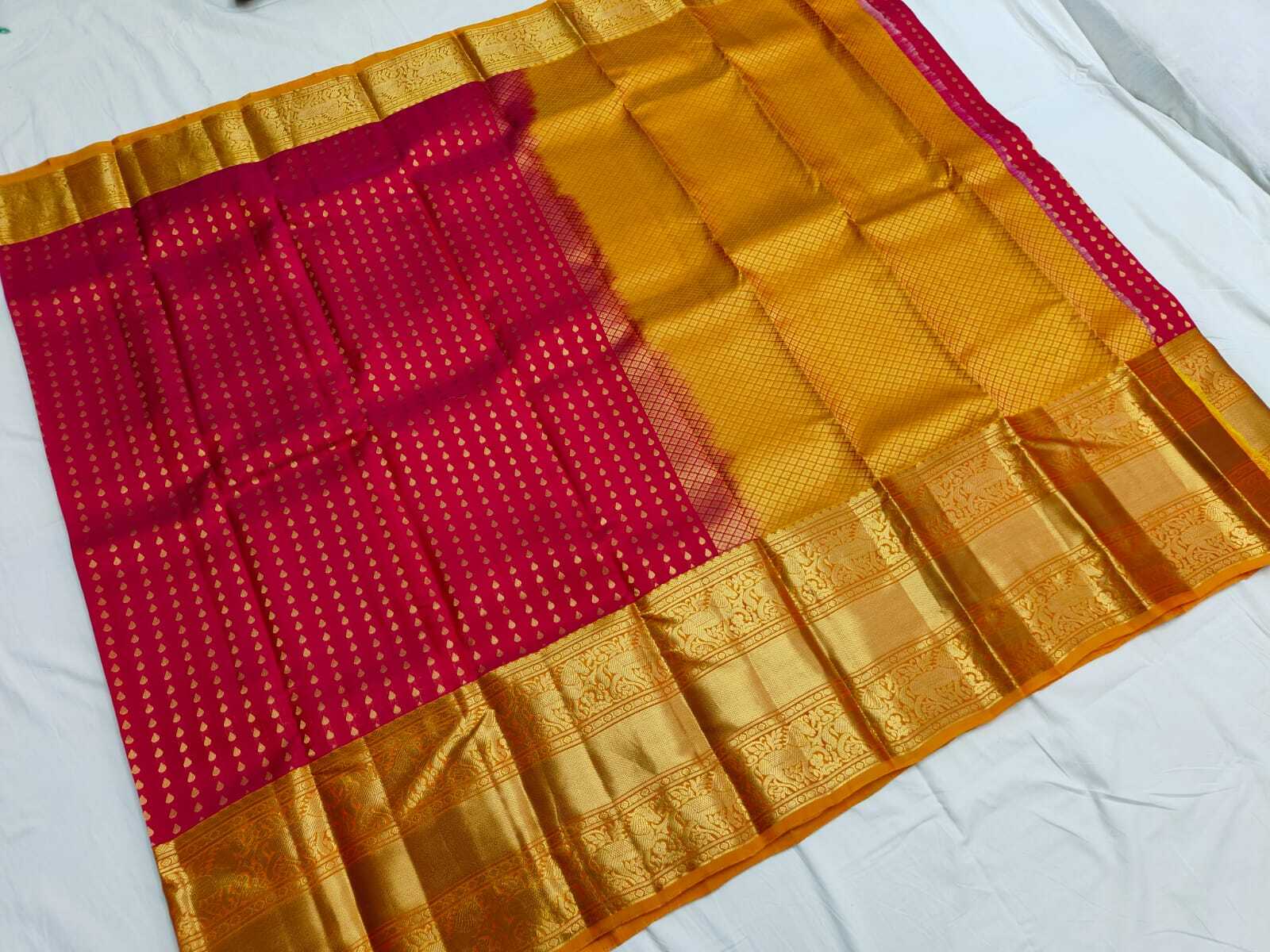 Kanchipuram Silks Saree - 5.5 Yards Mulberry Silk, Contrasting Gold Zari Border | Elegant Design, Heavy Gold Weaving, Intricate Patterns, Luxury Feel