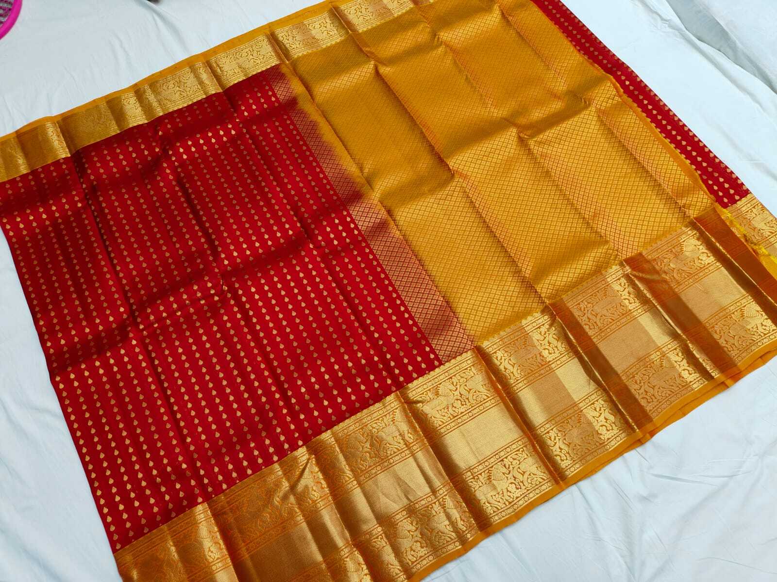 Kanchipuram Silks Saree - 5.5 Yards Mulberry Silk, Contrasting Gold Zari Border | Elegant Design, Heavy Gold Weaving, Intricate Patterns, Luxury Feel