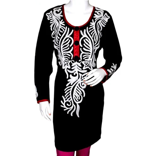 लेडीज़ एम्ब्रॉयडर वूलन कुर्ती