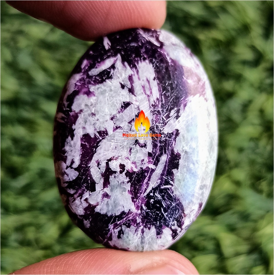 Kammereite Cabochon Grade: Top