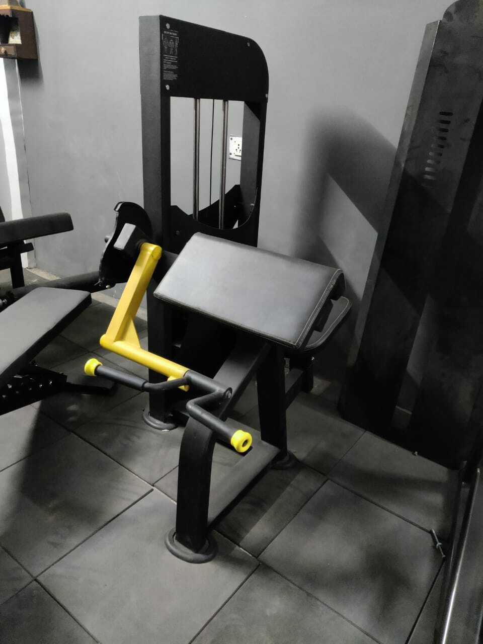 Biceps Curl Machine - Soft Foam Technology, 12 Gauge Rectangular Tube | 80kg Weight Capacity, Adjustable Seat, Advanced Double Effect Welding Technology