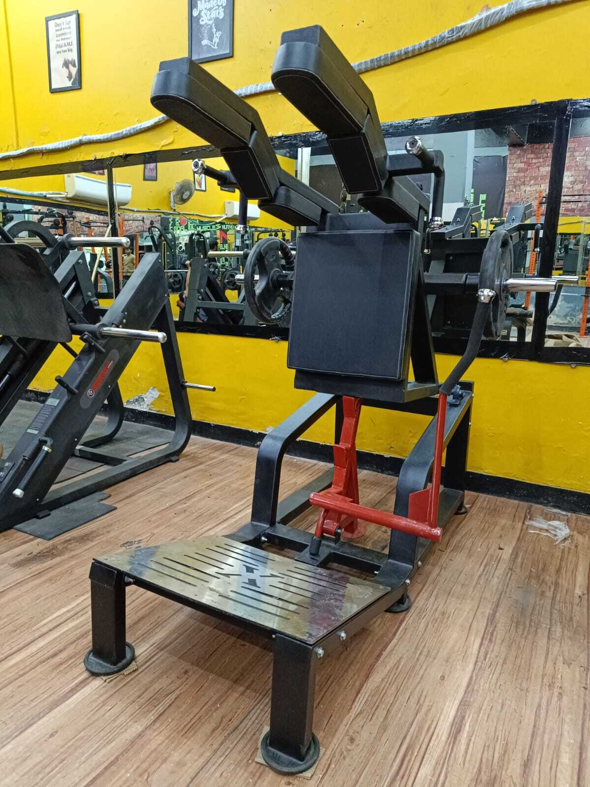 Gym Super Squat Machine Application: Endurance