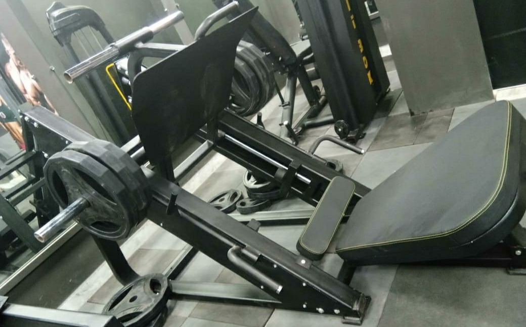 Leg Press Machine - 12 Gauge Rectangular Or Capsule Pipe , Adjustable Design With Soft Foam Seat For Comfortable Muscle Gain