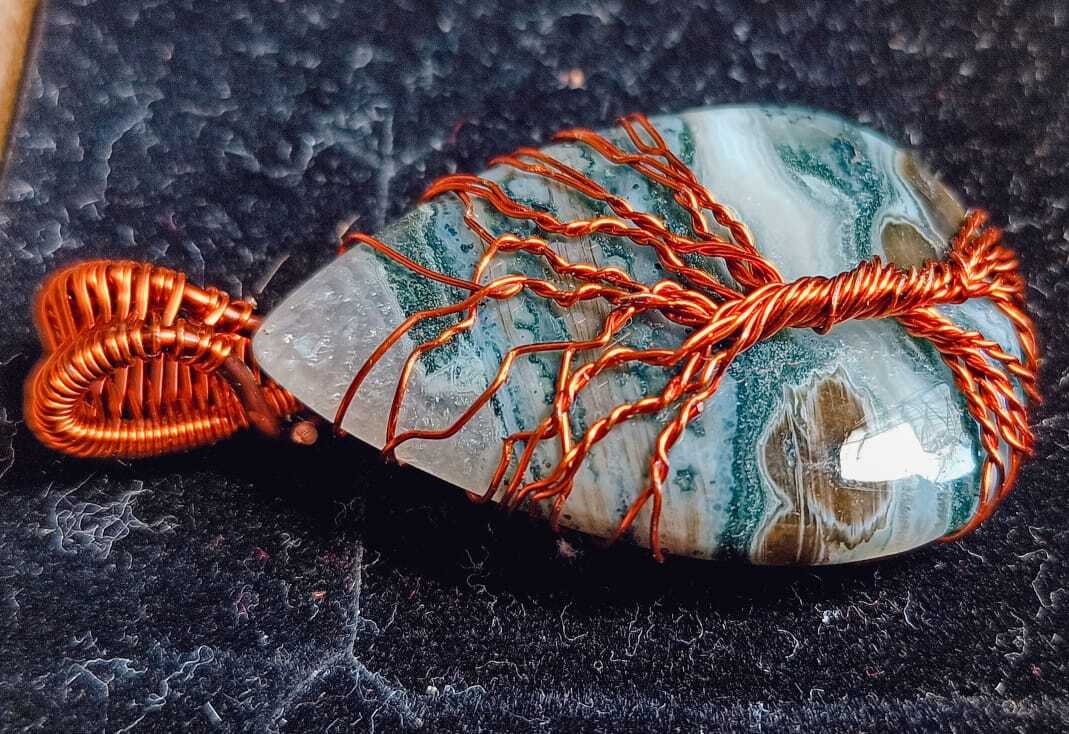 Labradorite Tree Pendant Grade: Top