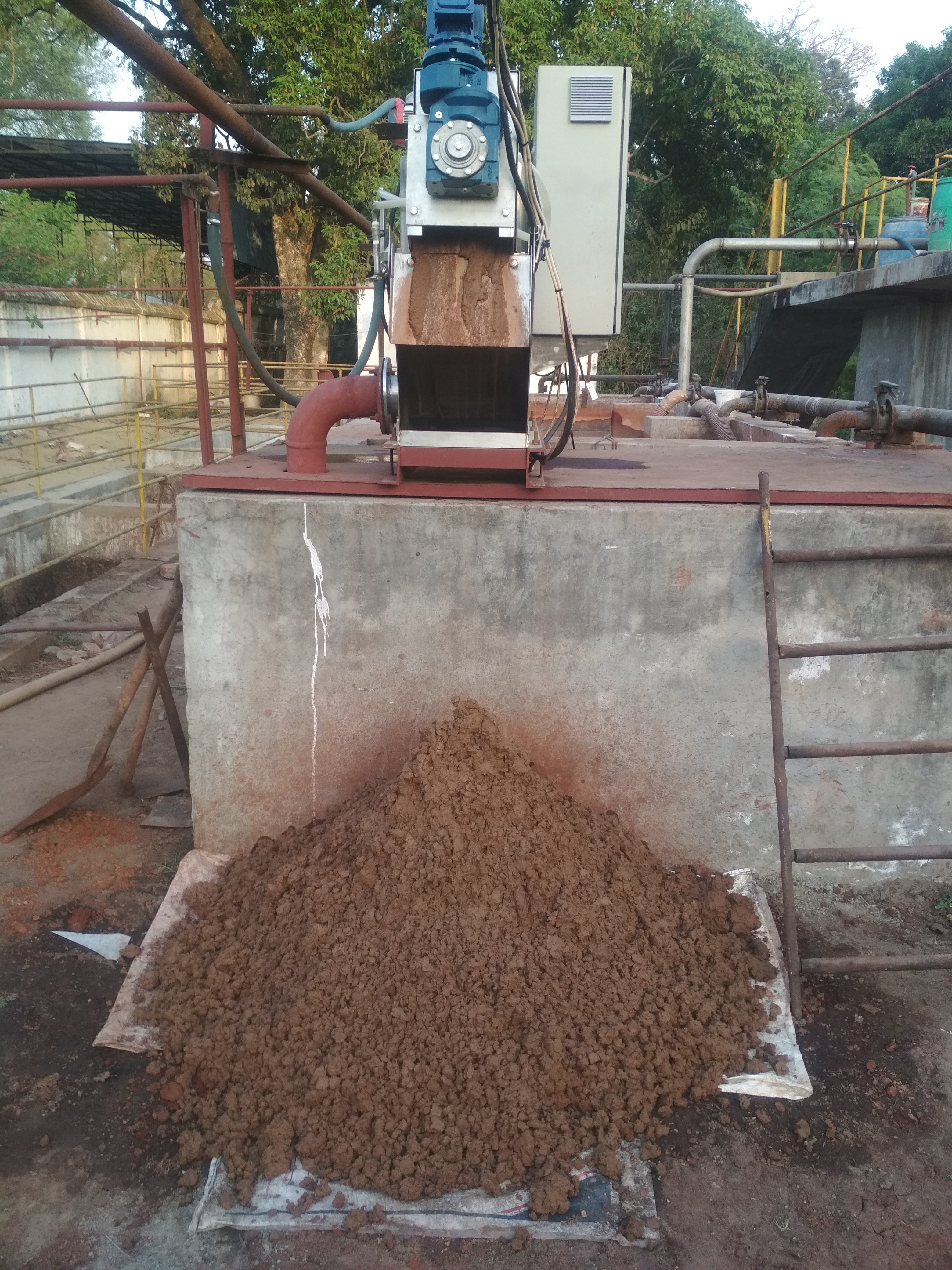 Sludge Dewatering Machine - Mild Steel, Fully Automatic, Low Power Consumption | 15-25% Oily Sludge Consistency