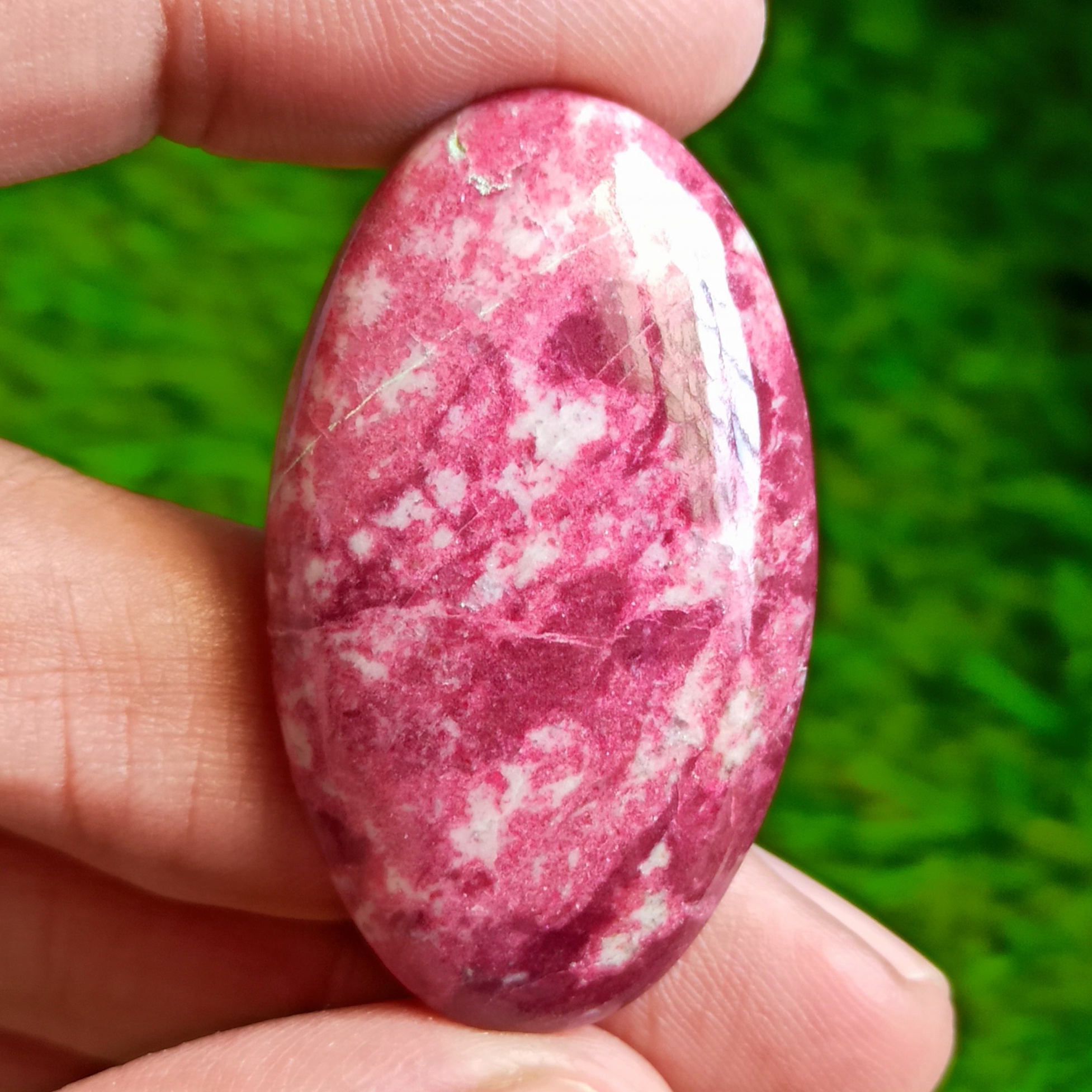 Thulite Cabochon Grade: Top