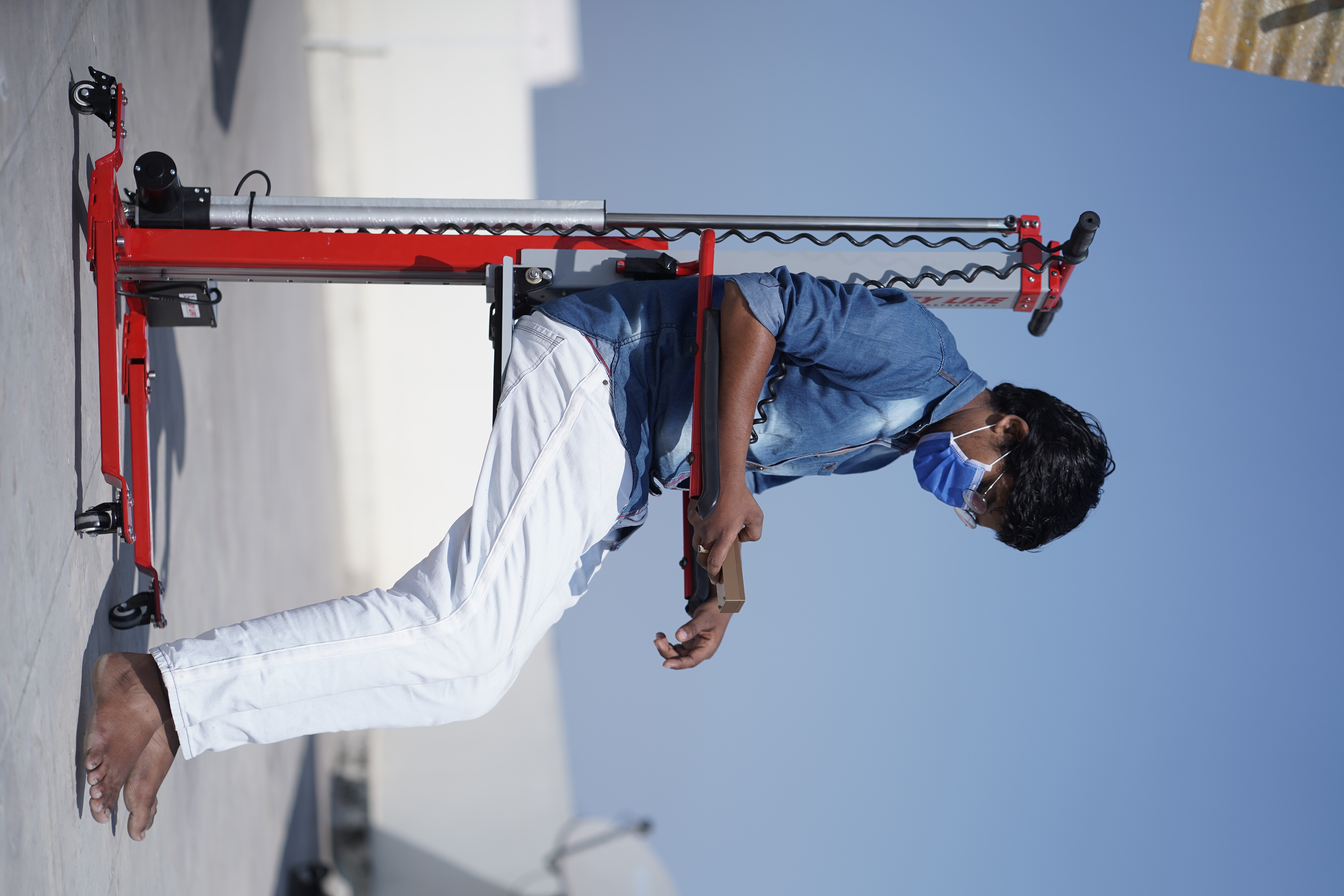 Mild Steel Electric Powered Floor Lifter - Castor Type: 360a Swivel