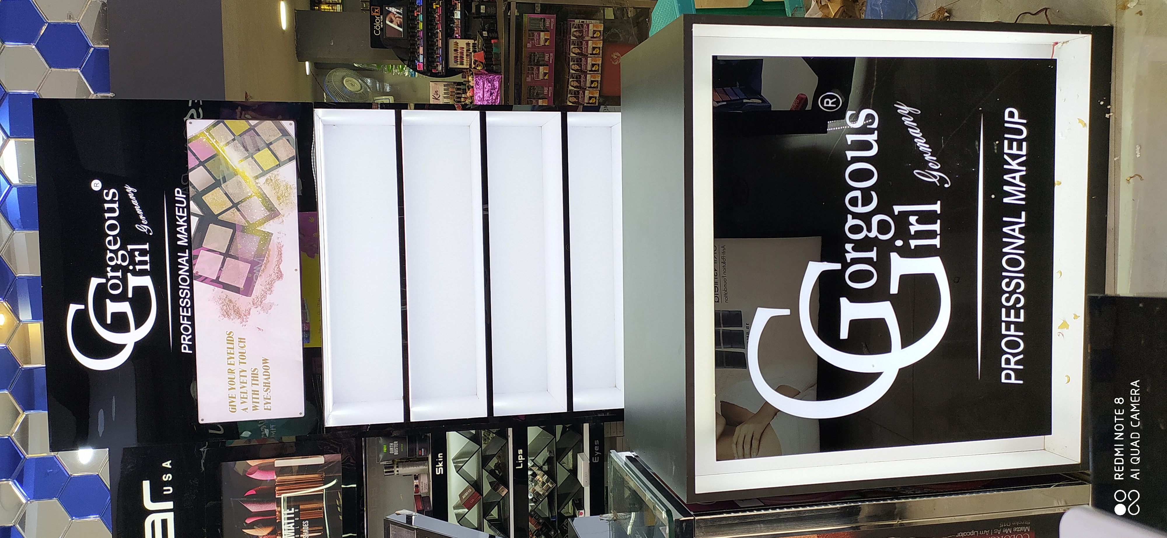 3 Shelves Cosmetic Display Unit Application: Home And Outdoor
