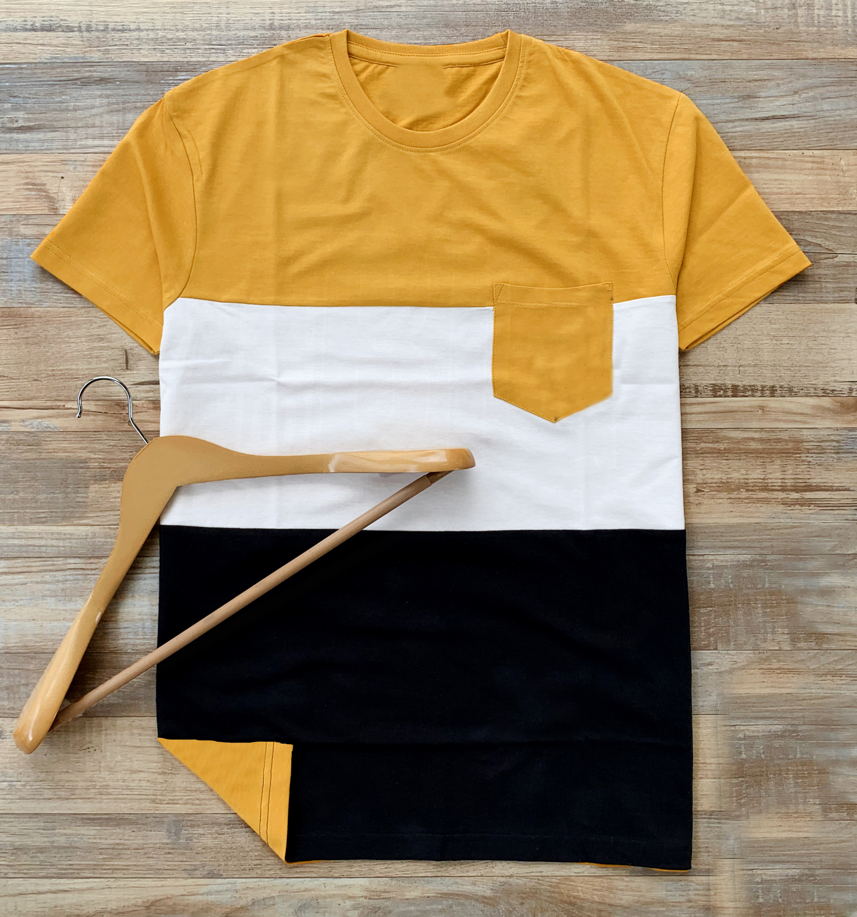 Round Neck T-shirt - Color: Black And White