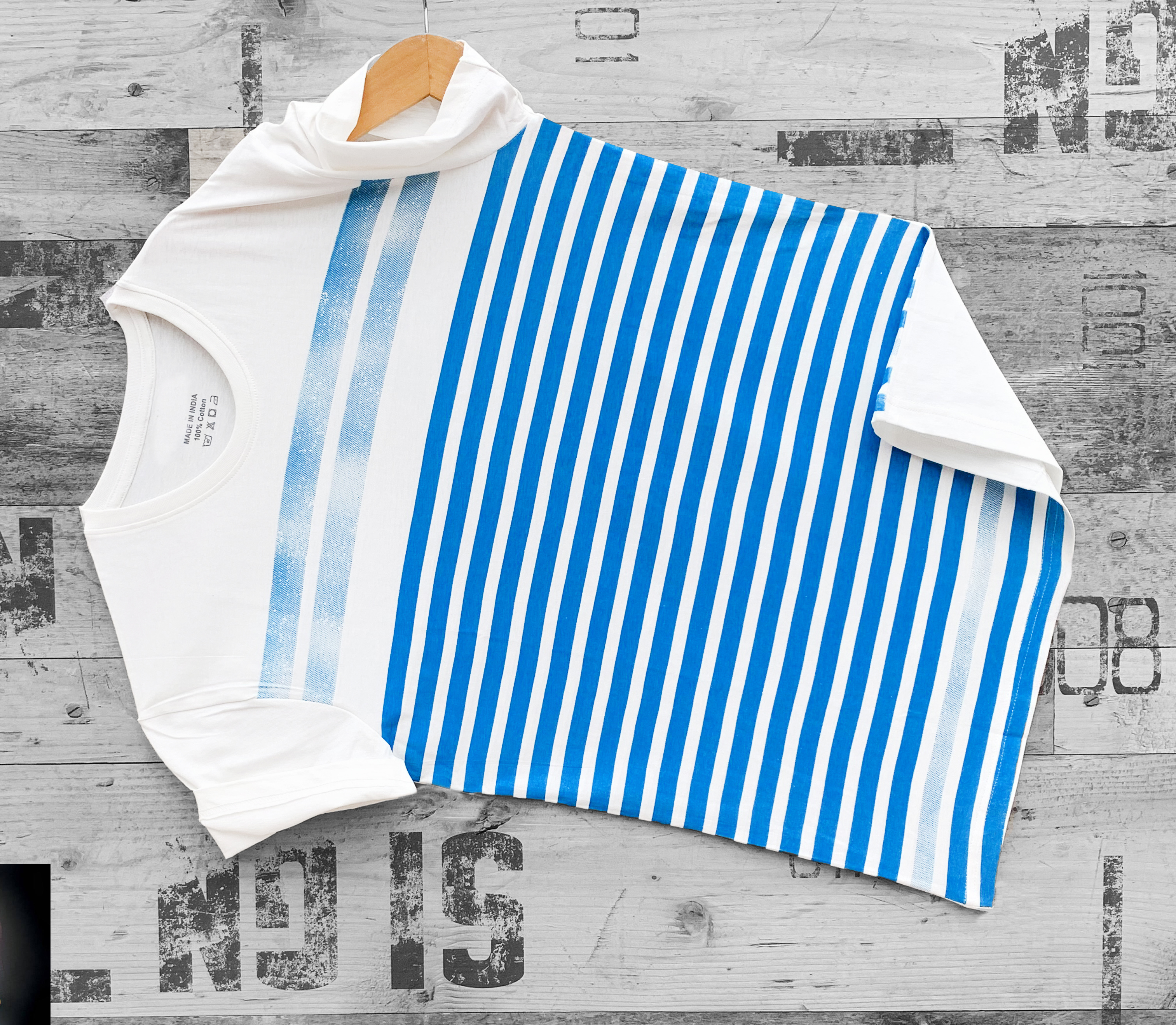 Round Neck T-shirt - Color: Black And White