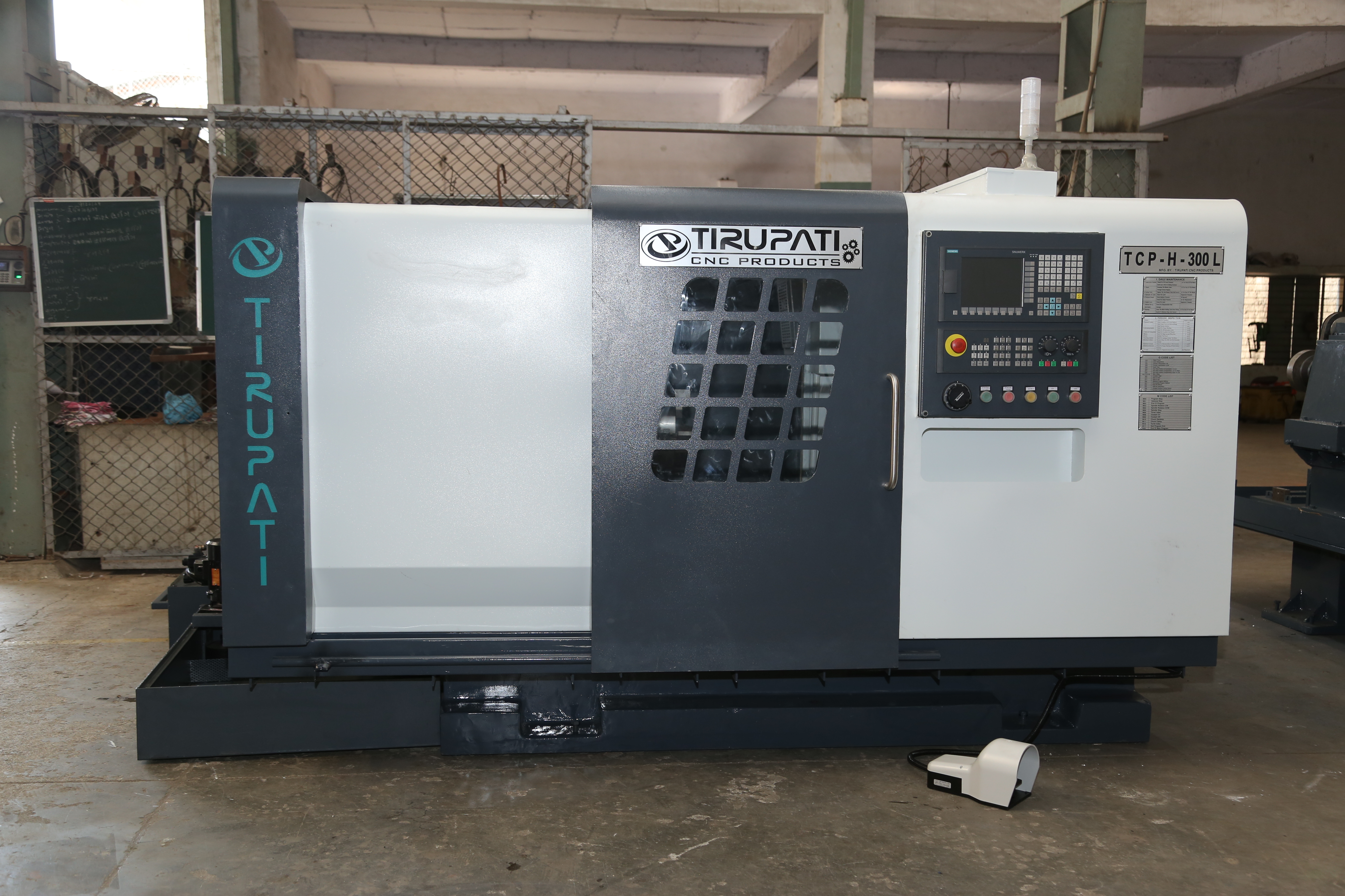 Gray Heavy Duty Cnc Lathe Machine - Tcp H-300l-3000