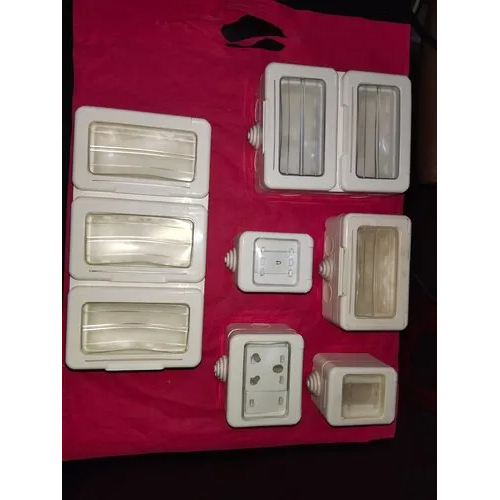 व्हाइट कॉम्बी Ip55 वाटरपोफ स्विच और सॉकेट बॉक्स
