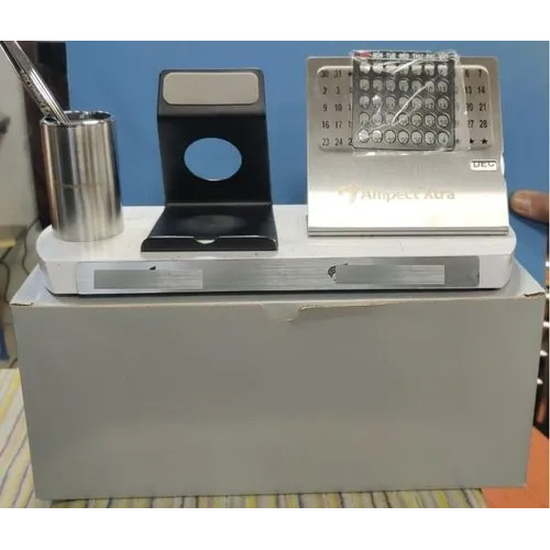 सिल्वर प्रोमोशनल डेस्कटॉप आइटम कैलेंडर