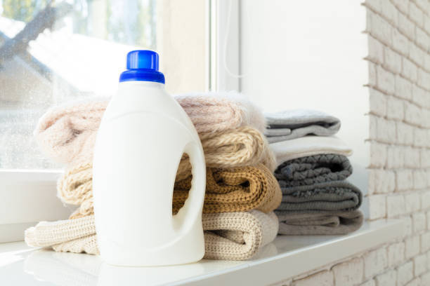 Laundry Detergent Liquid Direction: Put On Stain Rub And Then Pore Then Wash
