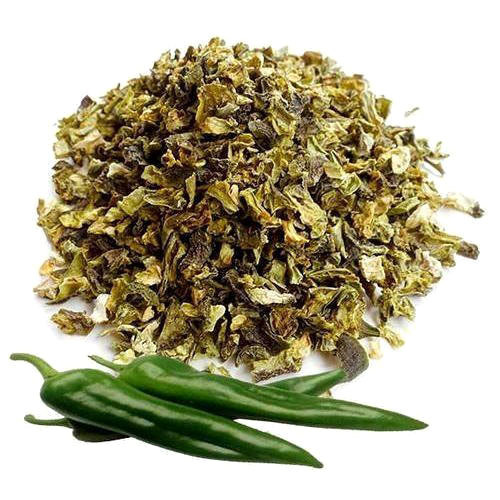 सूखे निर्जलित हरी मिर्च के गुच्छे