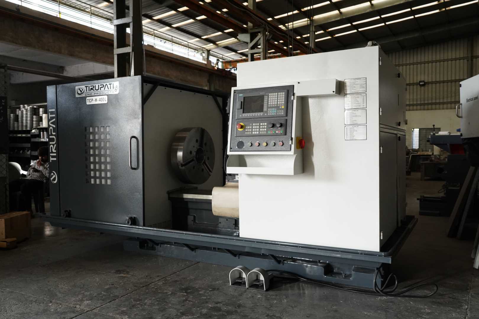 Gray Cnc Lathe Machine - Tcp H-400l-3000