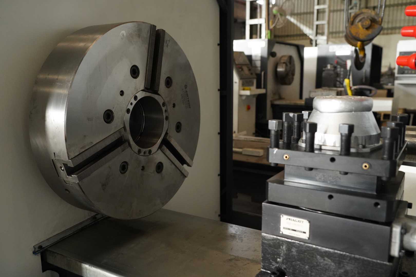 Gray Cnc Lathe Machine - Tcp H-400l-3000