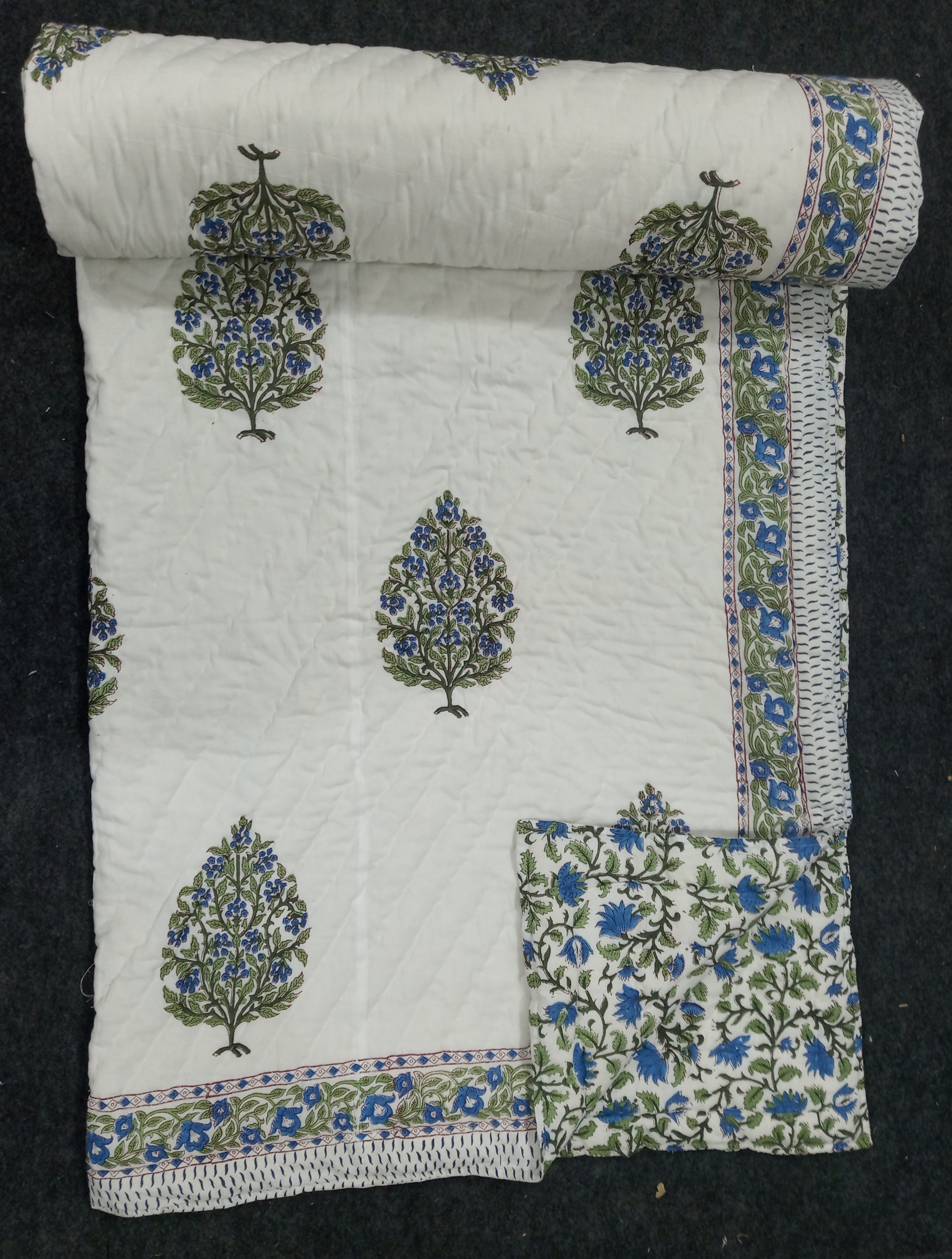 Cotton Quilt - 100% Cotton, King Size | Printed Design, Knitted Technique, Perfect For Home Bedding