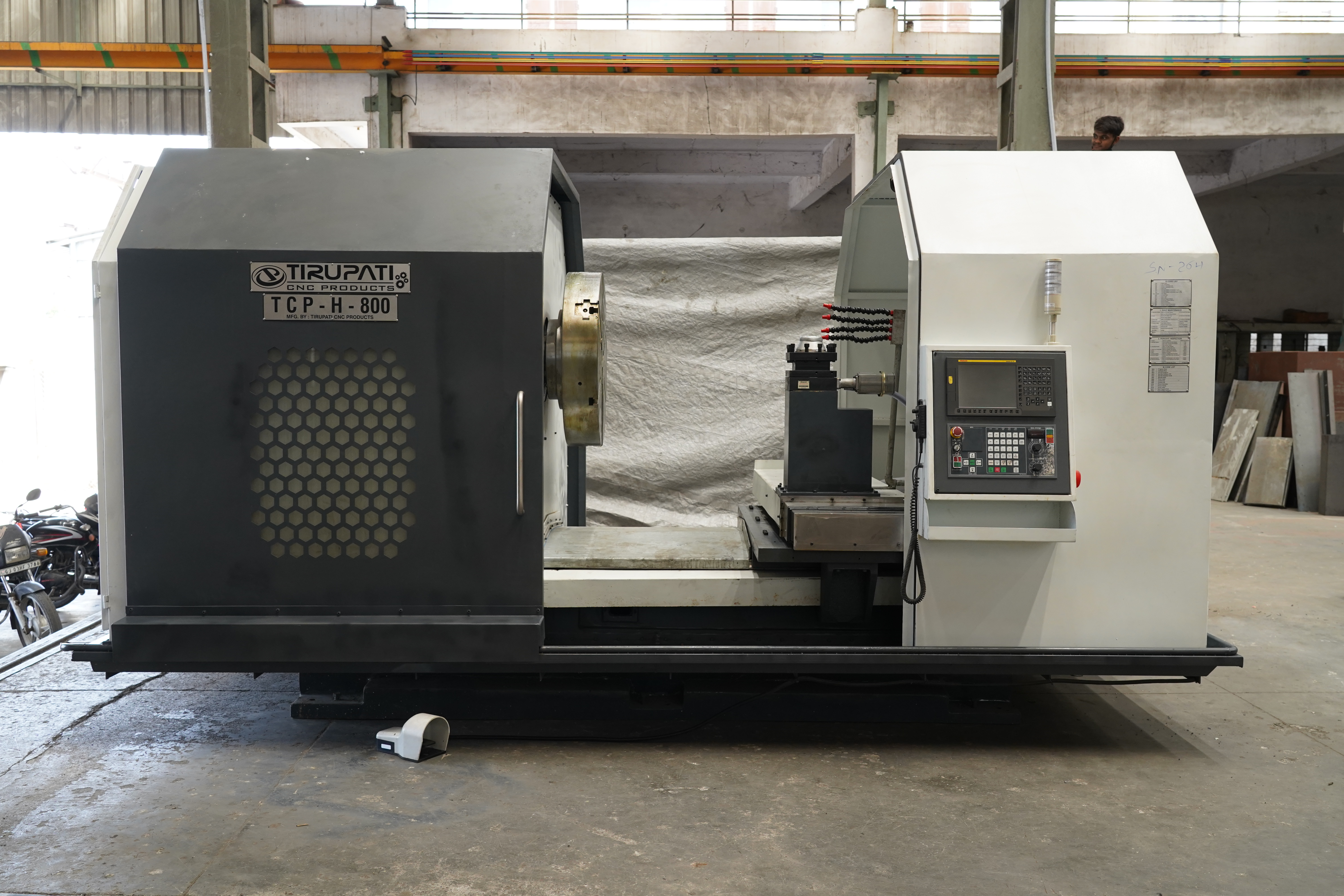 Cnc Lathe Machine - Tcp H-800l-1500 - Color: White