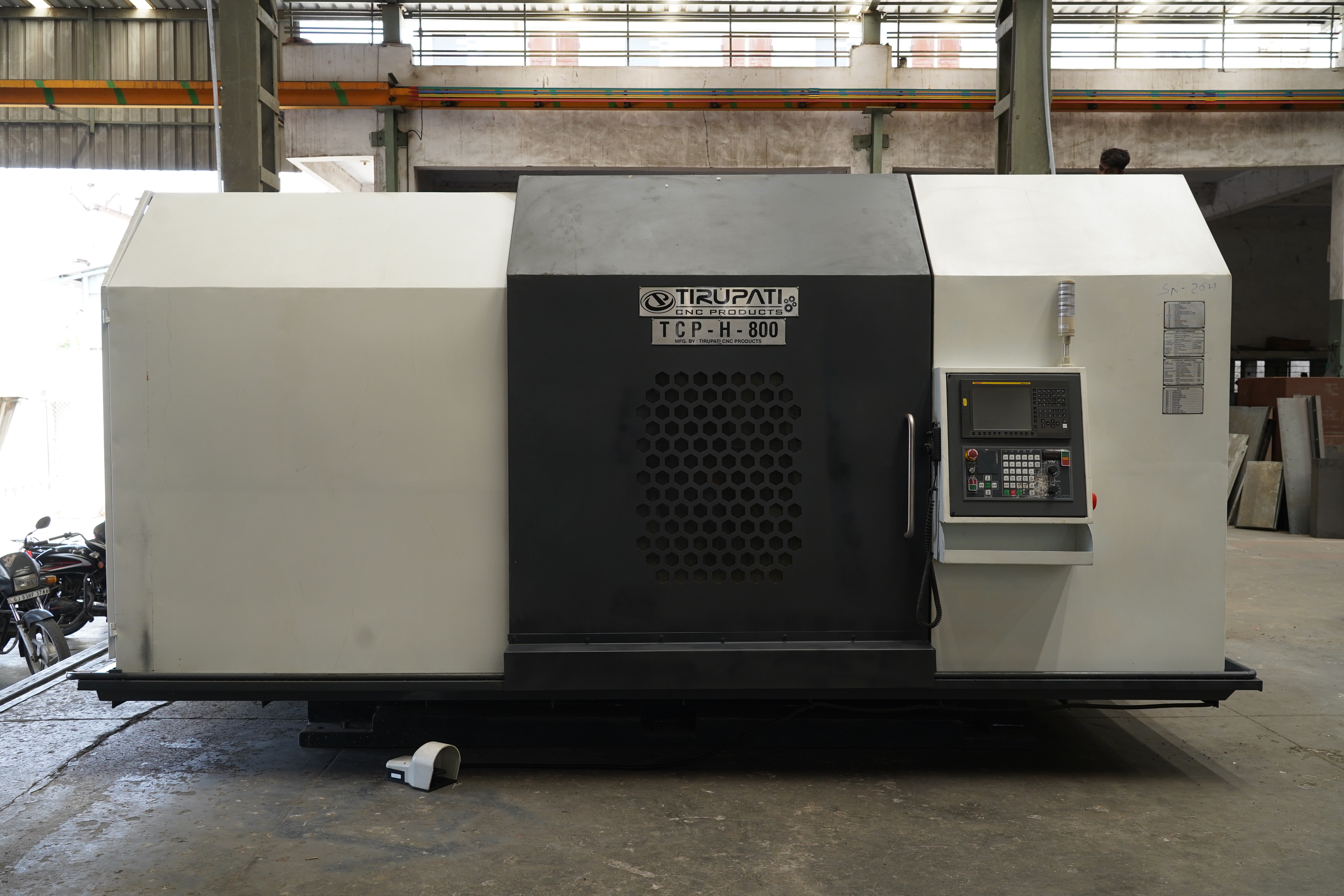 Cnc Lathe Machine - Tcp H-800l-2000 - Color: Gray