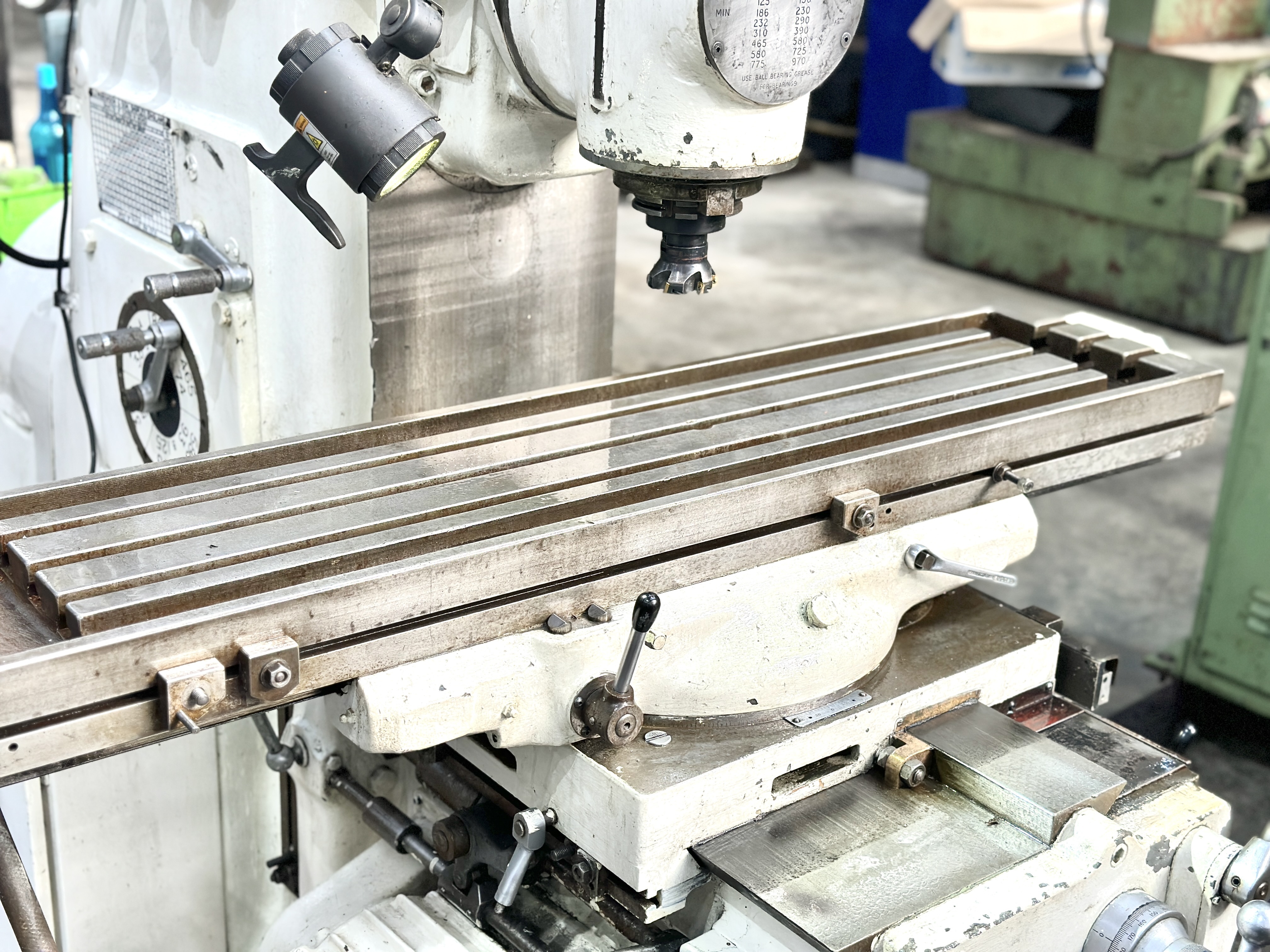 Parkson 2n Universal Milling - Cast Iron Body, 1300x300mm Table, Iso 50 Spindle | Horizontal/vertical Milling, Swivel Table, Centralized Lubrication