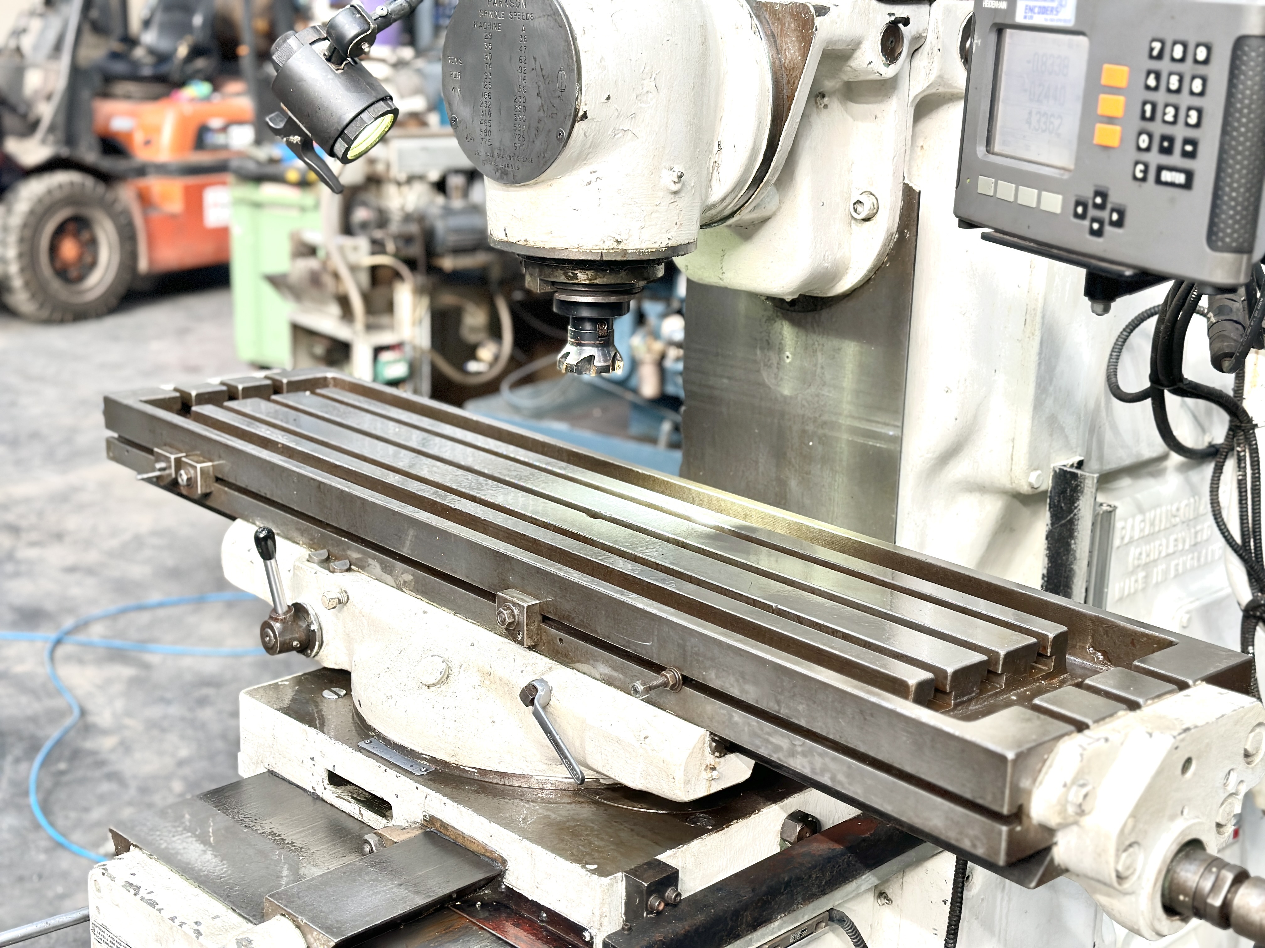 Parkson 2n Universal Milling - Cast Iron Body, 1300x300mm Table, Iso 50 Spindle | Horizontal/vertical Milling, Swivel Table, Centralized Lubrication