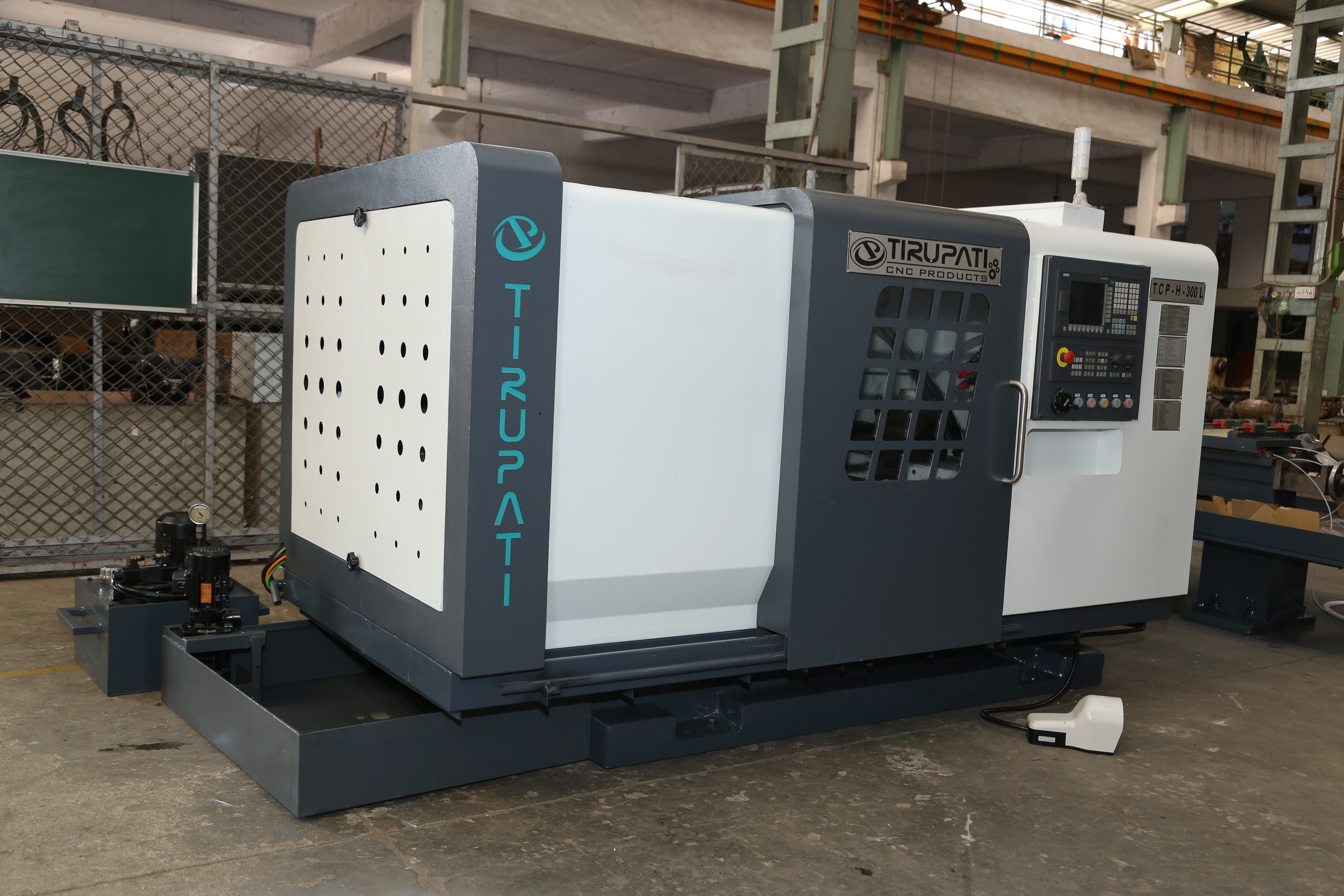 Gray Heavy Duty Cnc Lathe Machine - Tcp H-300l-2000