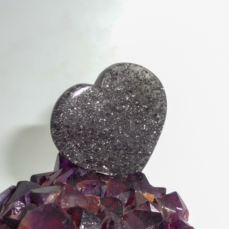 Black Sunstone Mini Hearts Grade: Top