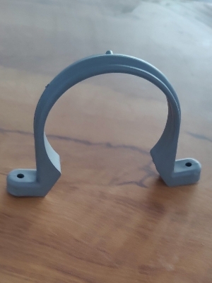 ग्रे 4 इंच पीवीसी पाइप फिटिंग क्लैंप