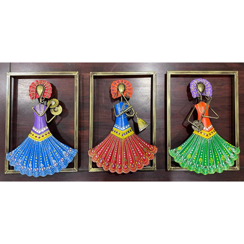 मल्टीकलर वॉल डेकोर स्टैंडिंग म्यूजिशियन