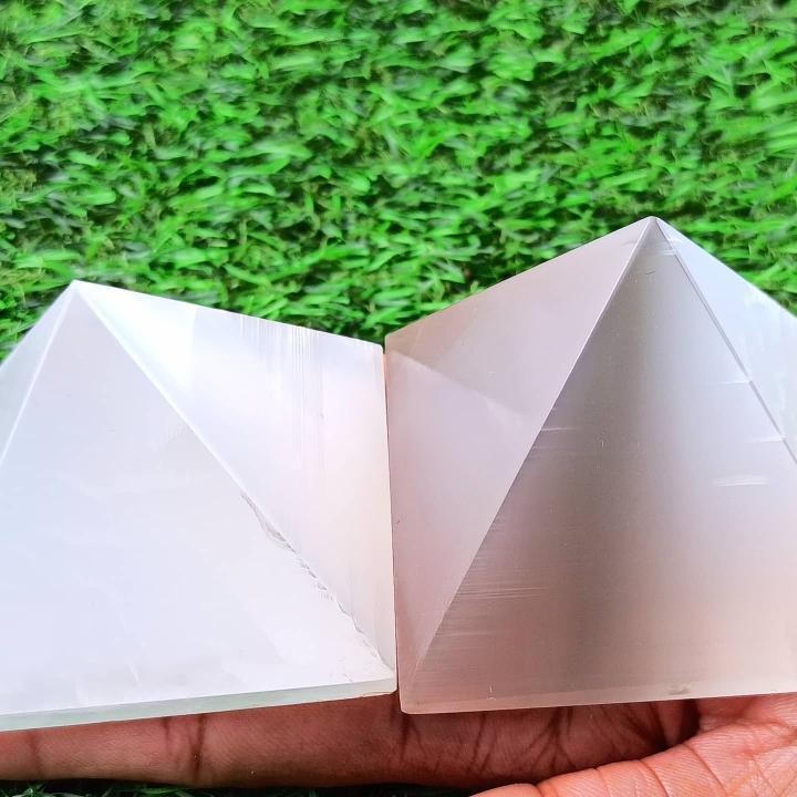 Celenite Pyramids Grade: Top