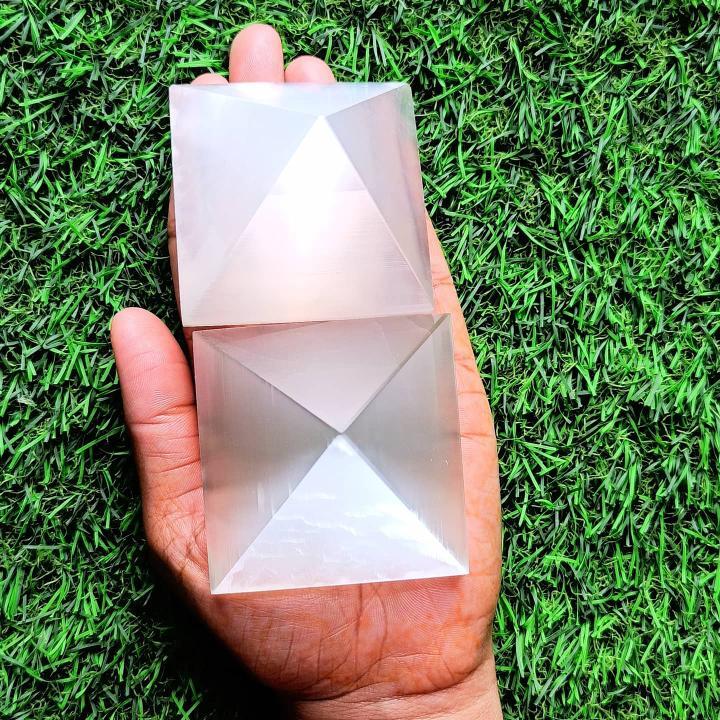 Celenite Pyramids Grade: Top