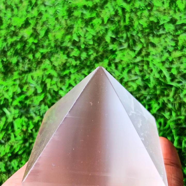 Celenite Pyramids Grade: Top