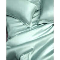 2 पिलो कवर के साथ मल्टीकलर बेड कवर