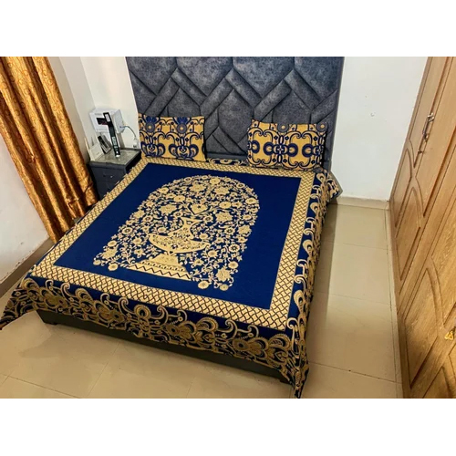 नीली प्रिंटेड बेडशीट