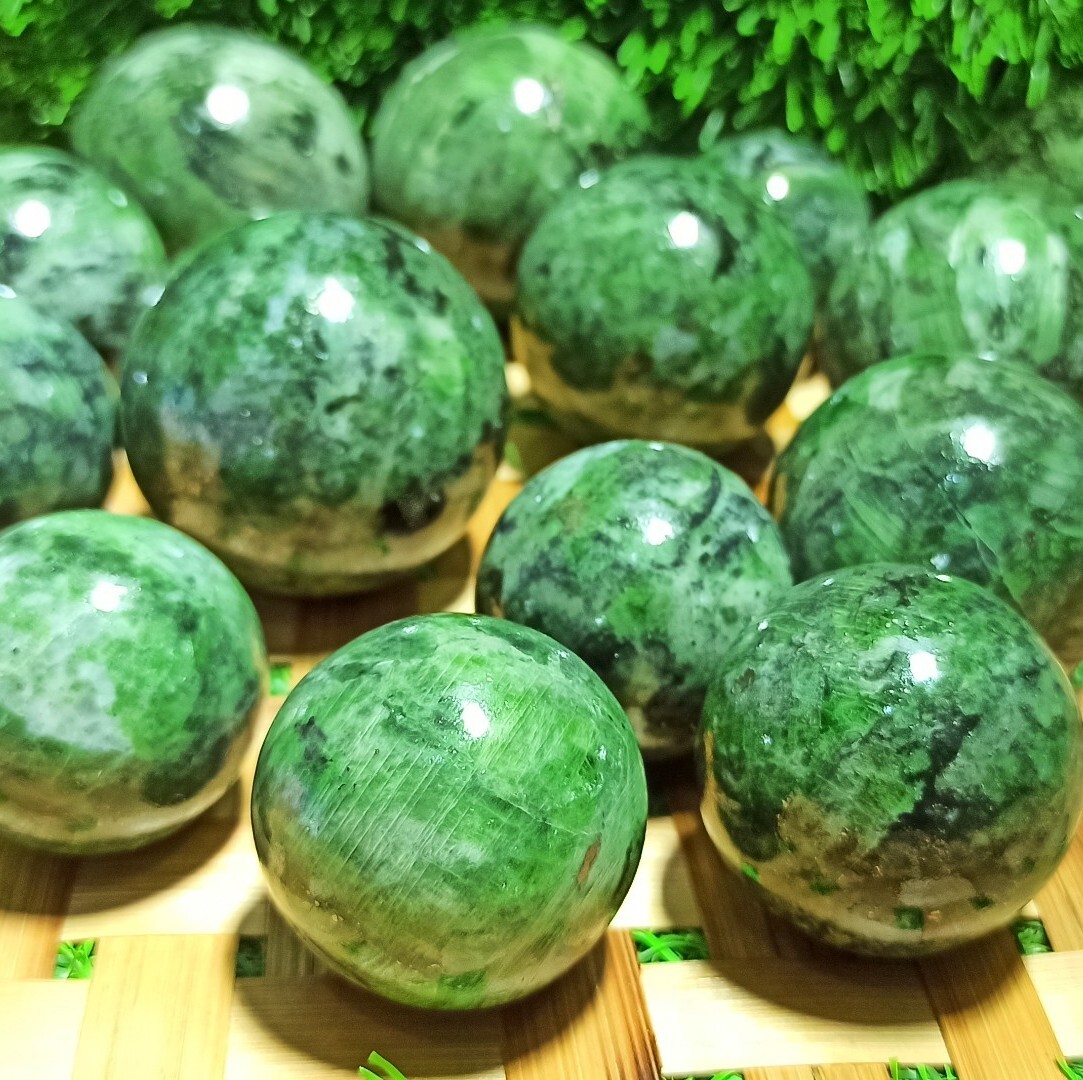 Chrome Diopside Sphere Grade: Top