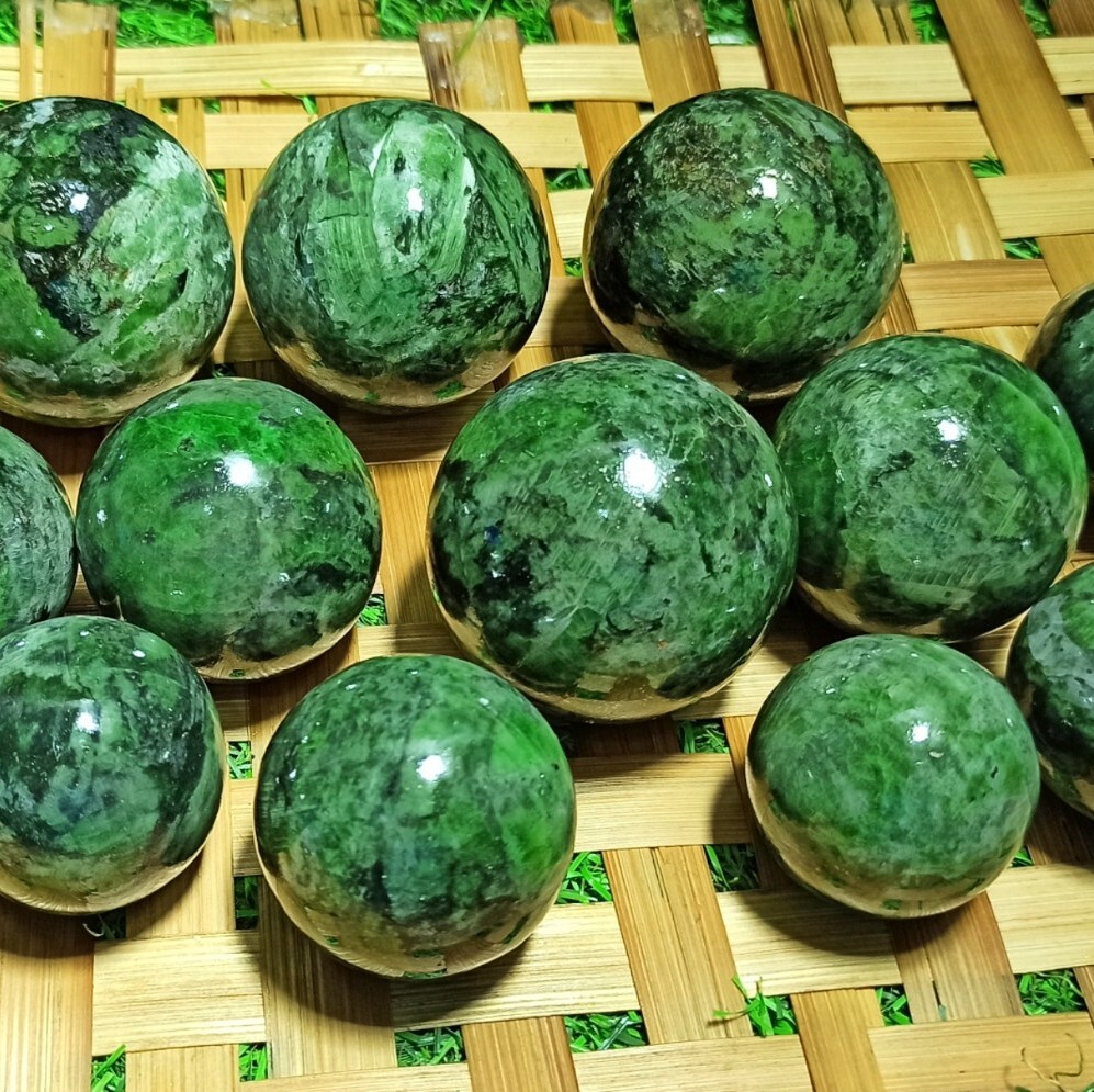 Chrome Diopside Sphere Grade: Top