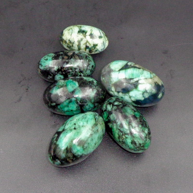 Emerald Shiv Lingam Grade: Top