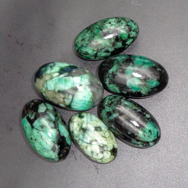 Emerald Shiv Lingam Grade: Top