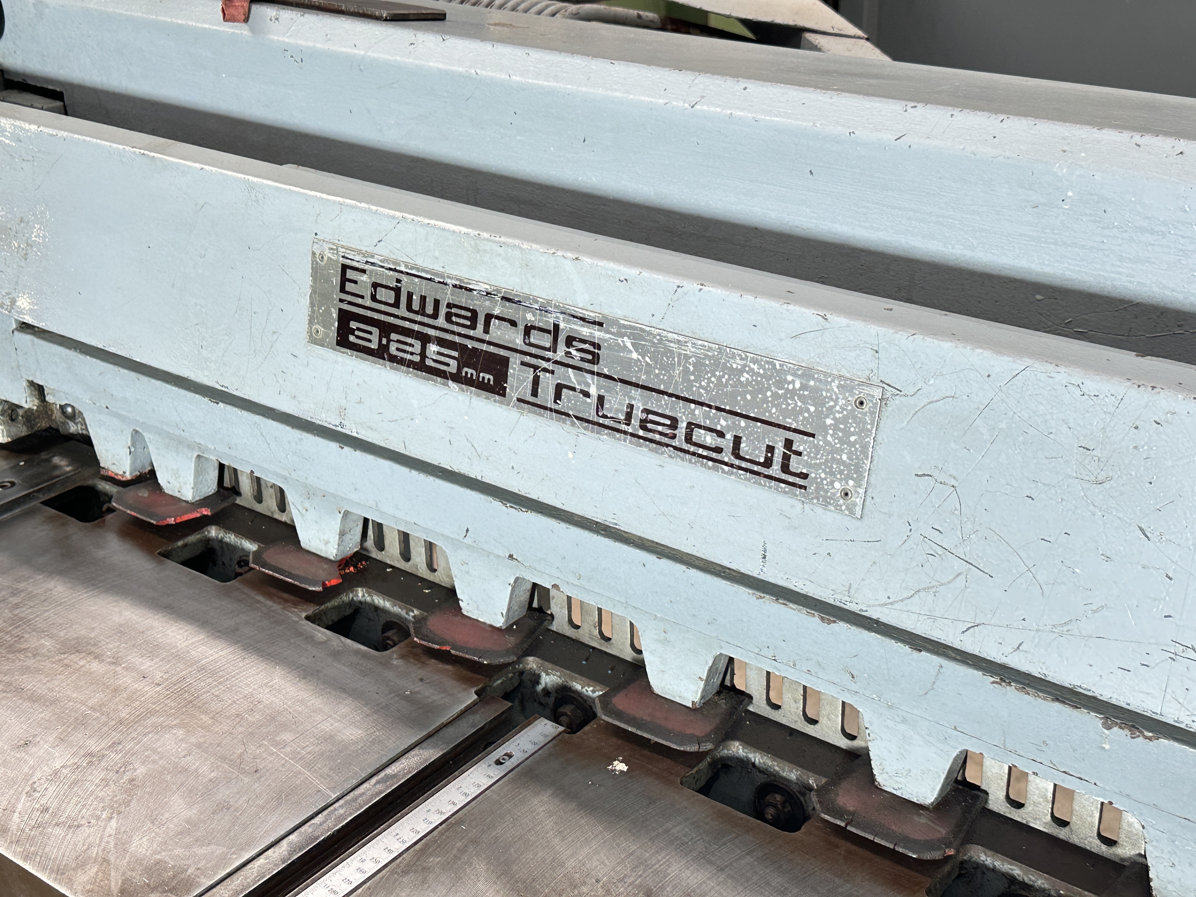 Edwards 2015 X 3.25 Mm Sheering Machine