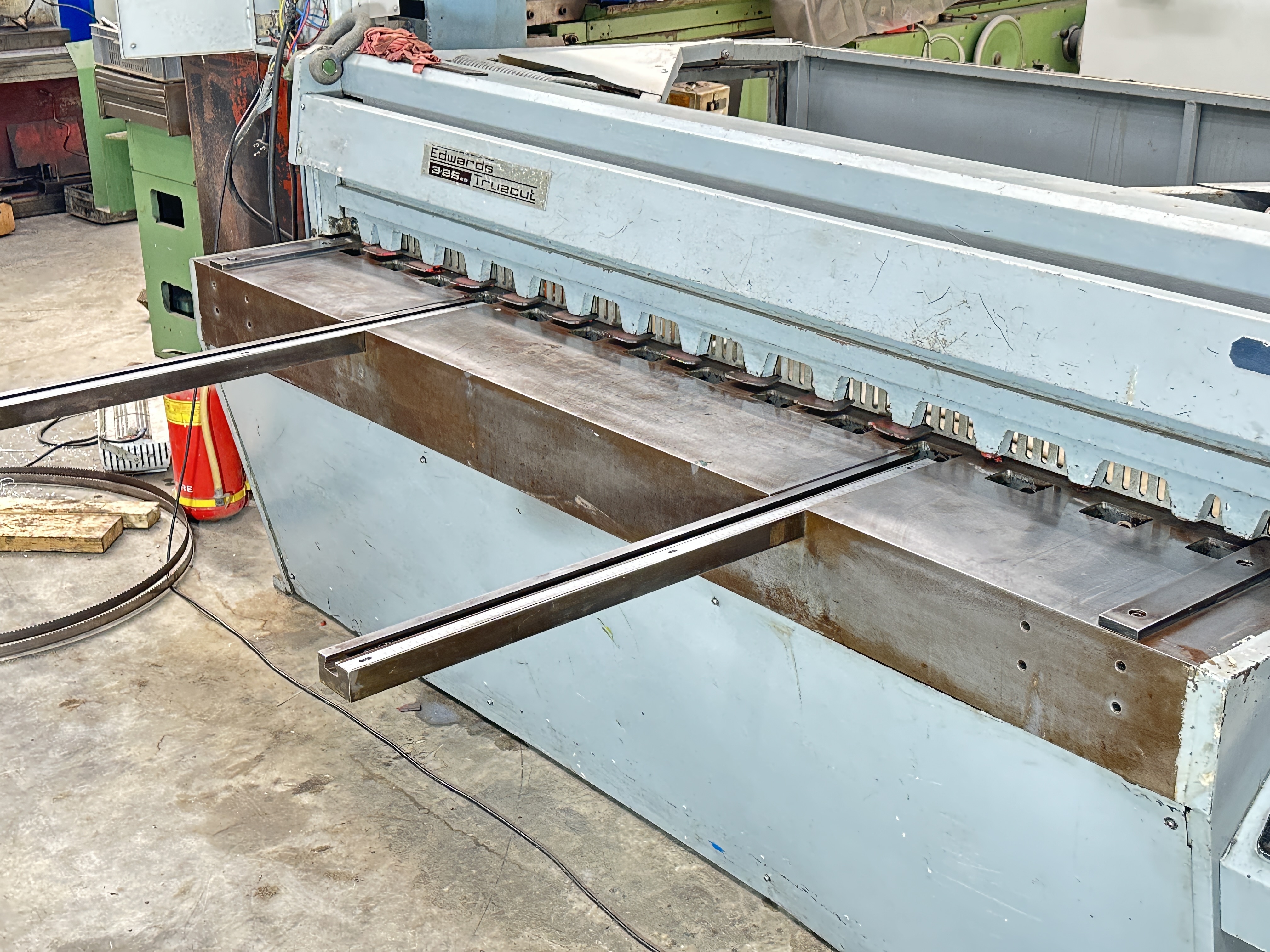 Edwards 2015 X 3.25 Mm Sheering Machine