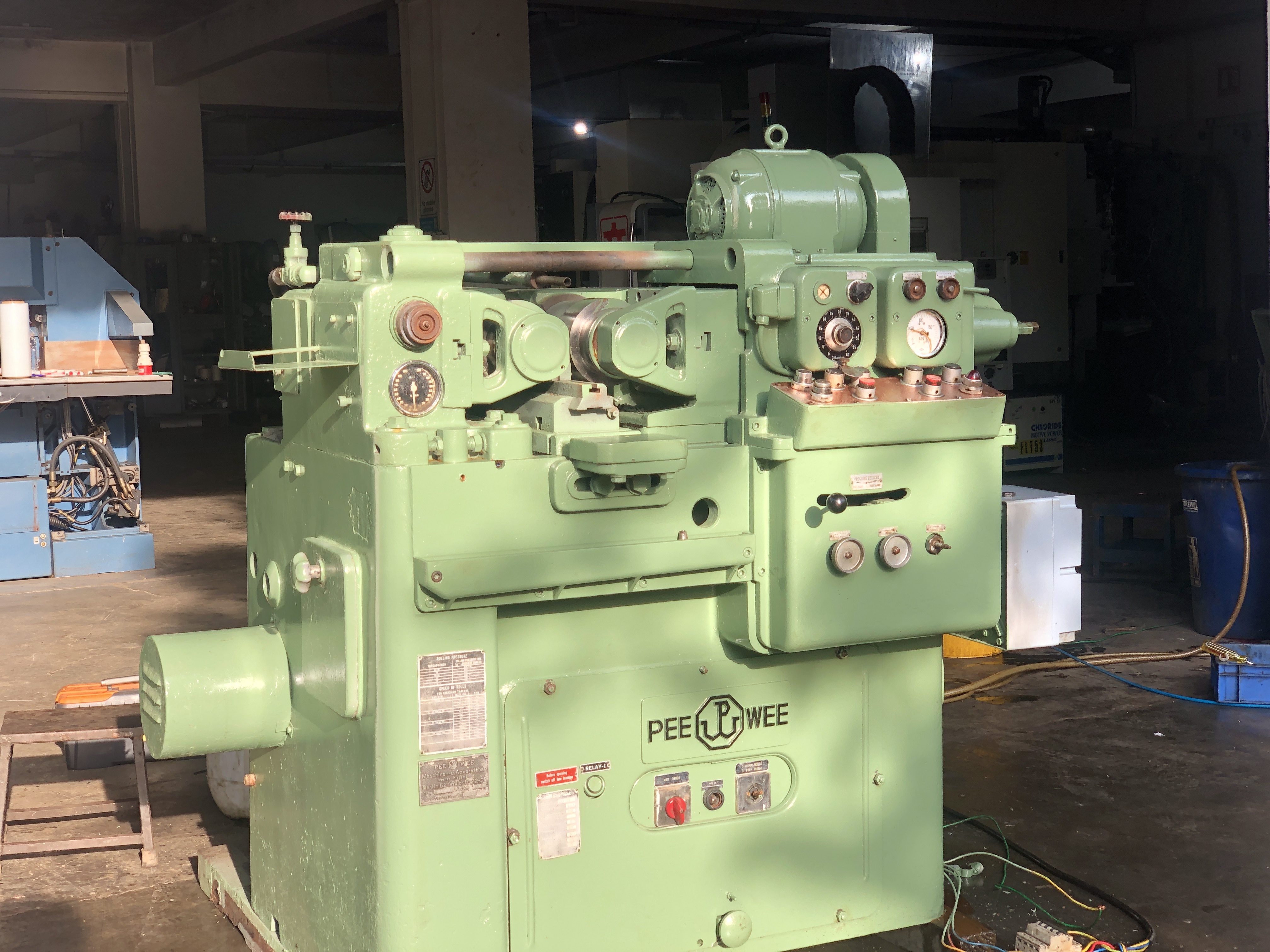 Pee Wee Thread Roller
