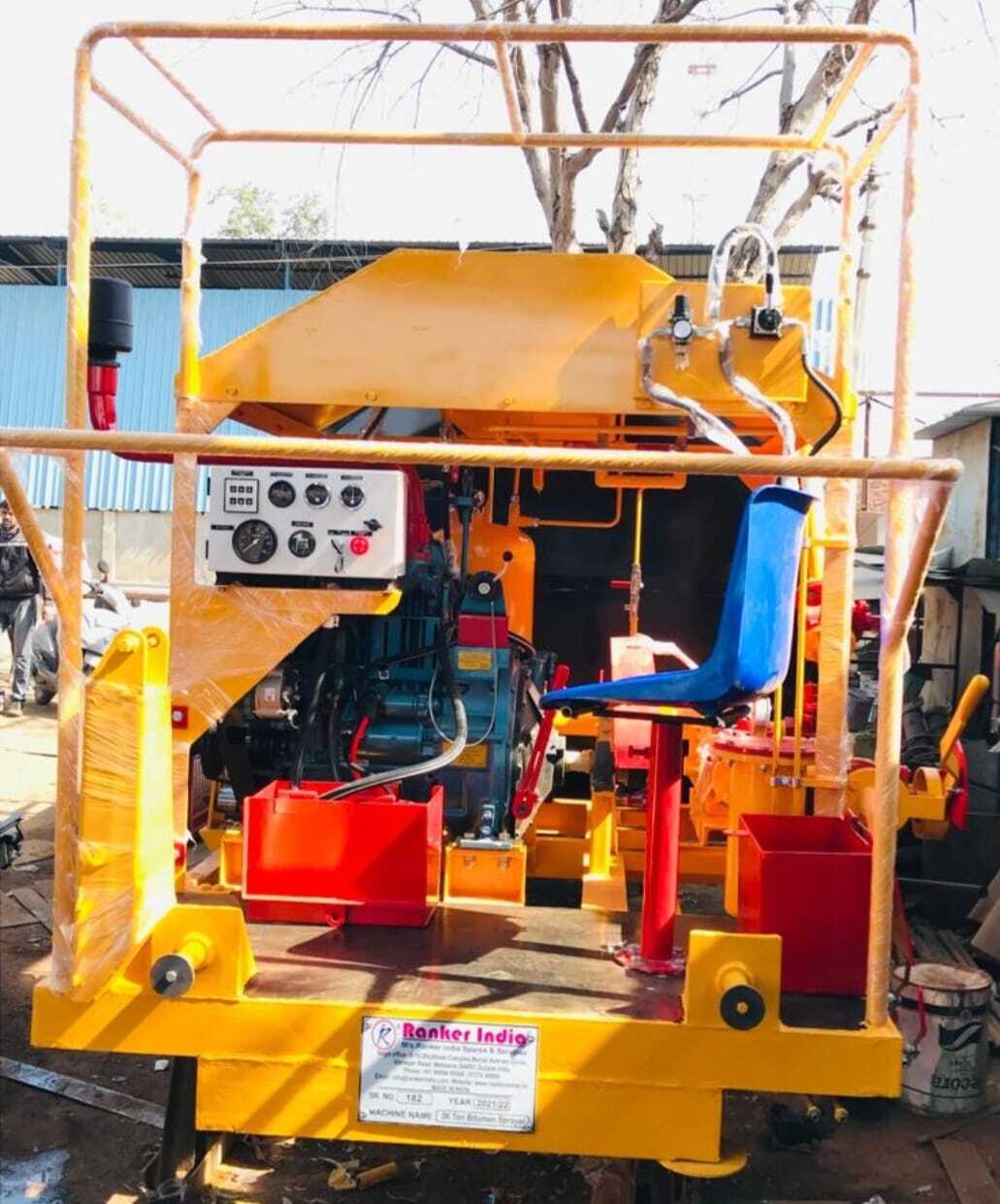 Bitumen Pressure Distributor - Automatic Grade: Semi-automatic