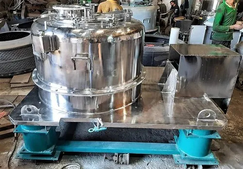 मैनुअल टॉप डिस्चार्ज सेंट्रीफ्यूज मशीन क्षमता: 20 से 500 किलोग्राम किलोग्राम/घंटा