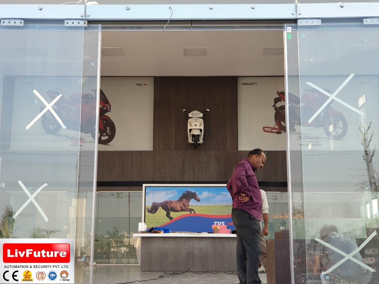 Automatic Swing Door - Material: Glass