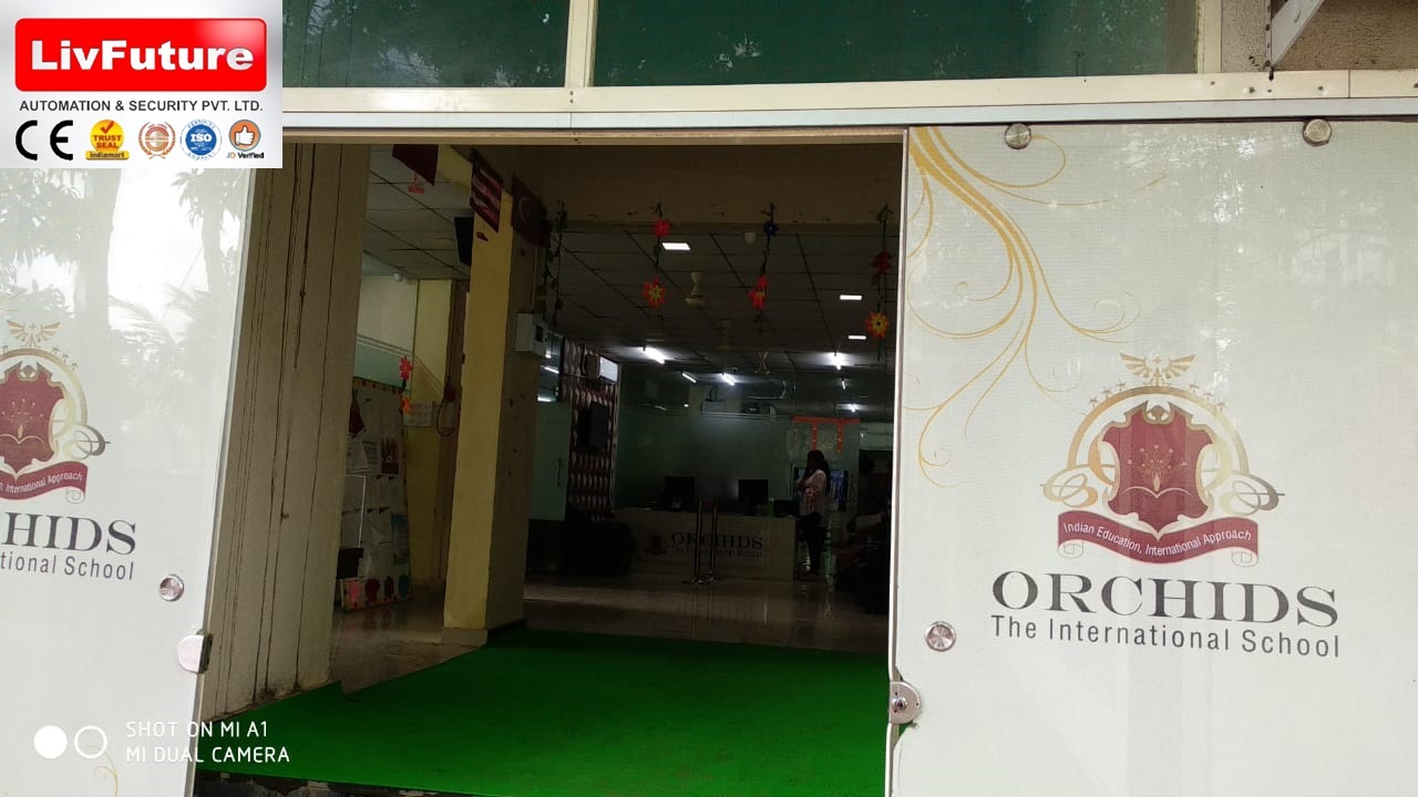 Automatic Swing Door - Material: Glass