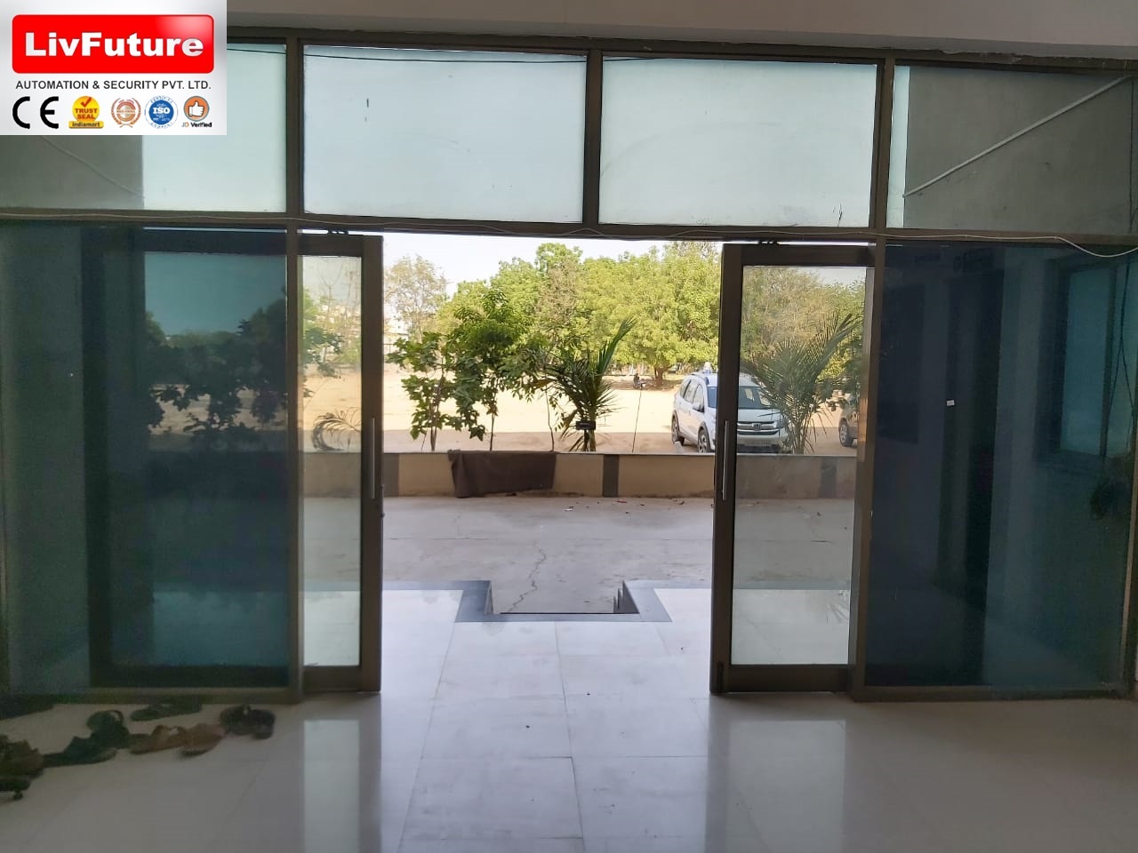 Automatic Swing Door - Material: Glass