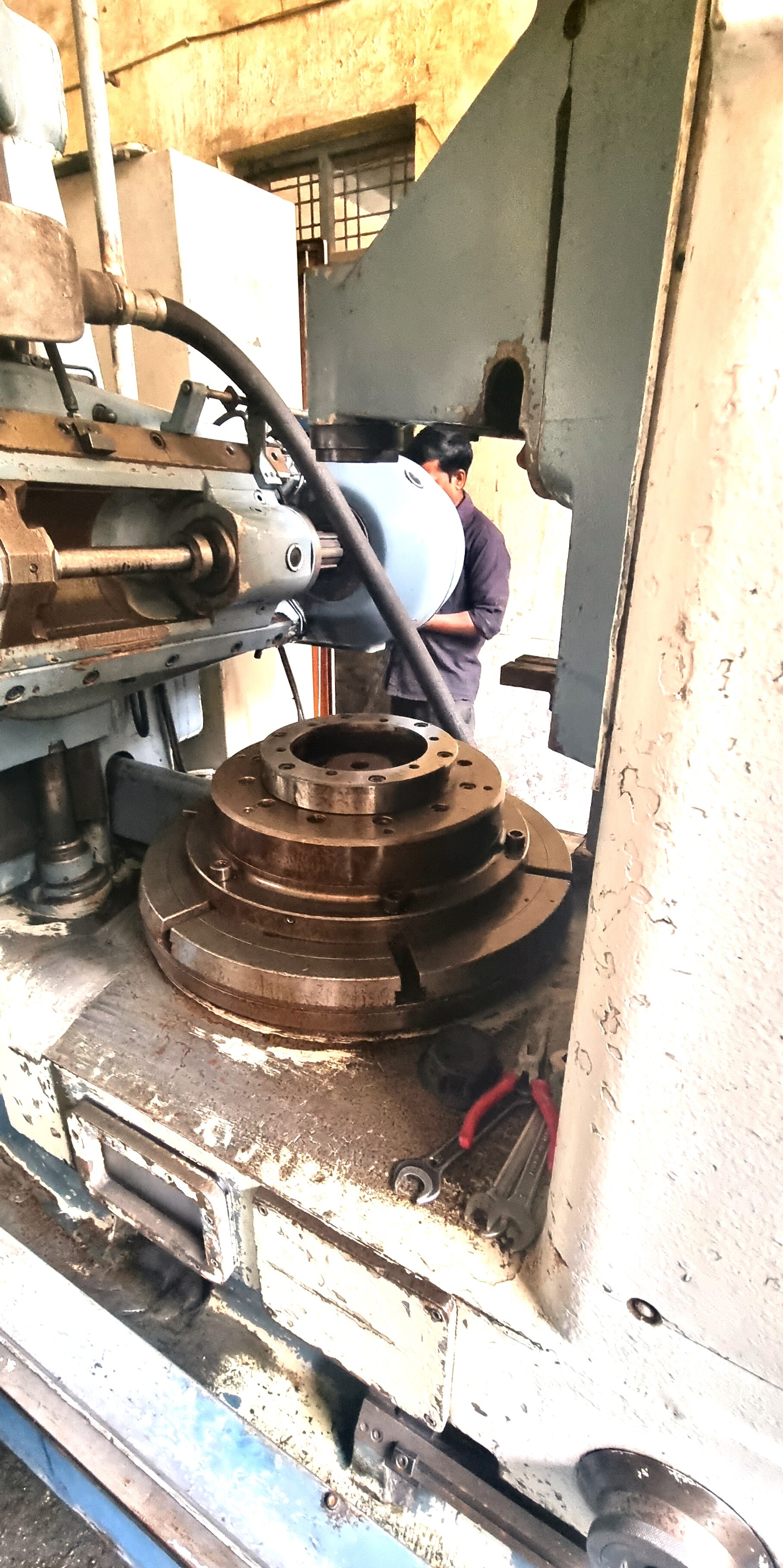 Pfauter P630 - Capacity: Large