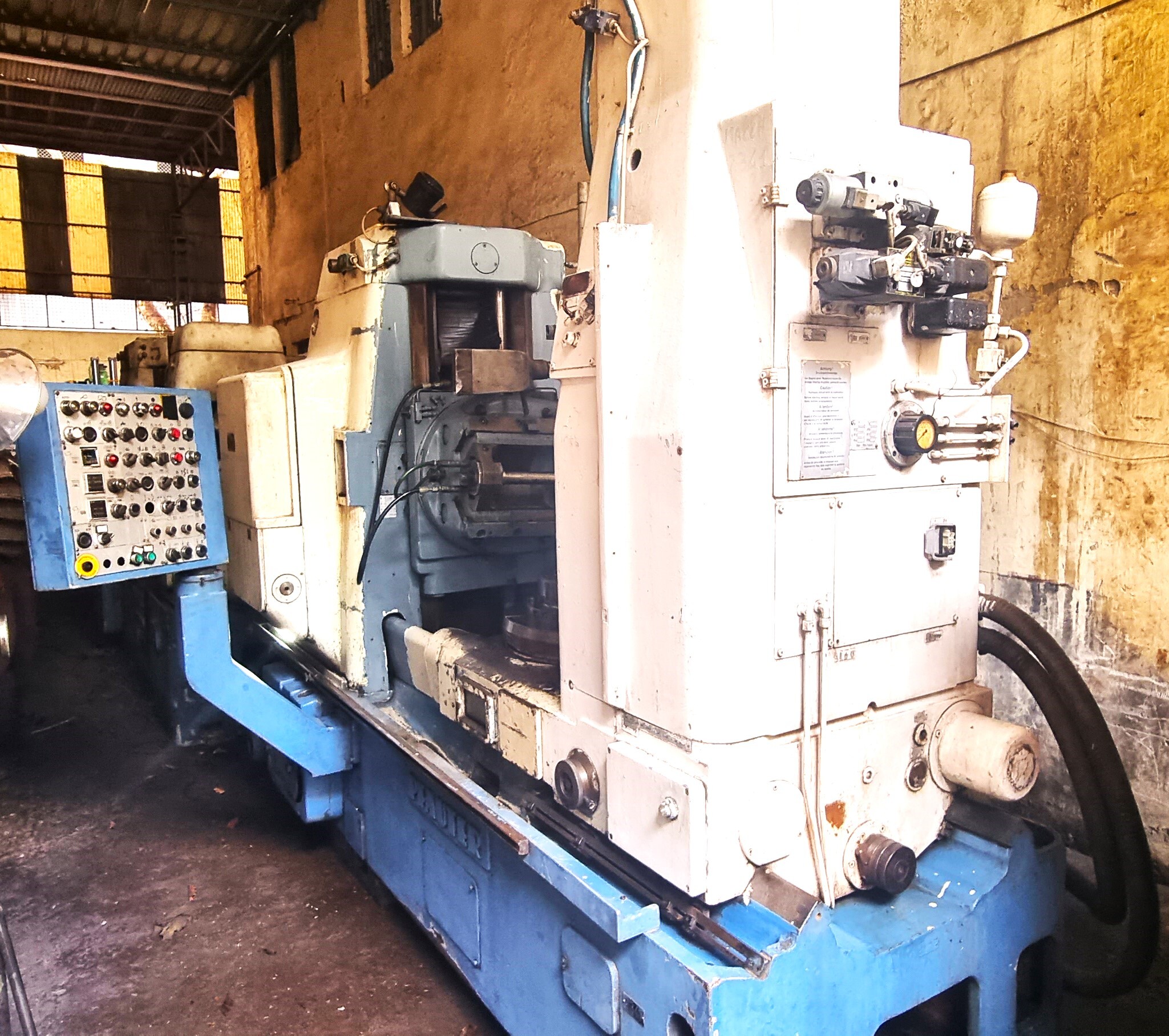 Pfauter P630 - Capacity: Large